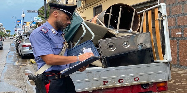 Qualiano e Giugliano: trasporto illecito di rifiuti, 3 persone denunciate dai Carabinieri